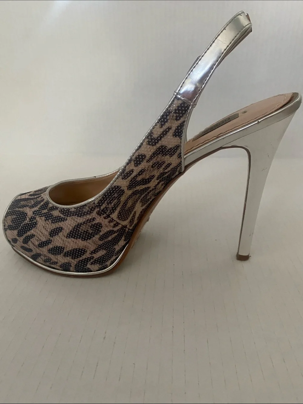 GUESS Slingback Peep-Toe 5” Heel in brown & silver Leopard Print Size 7 - Picture 6 of 16